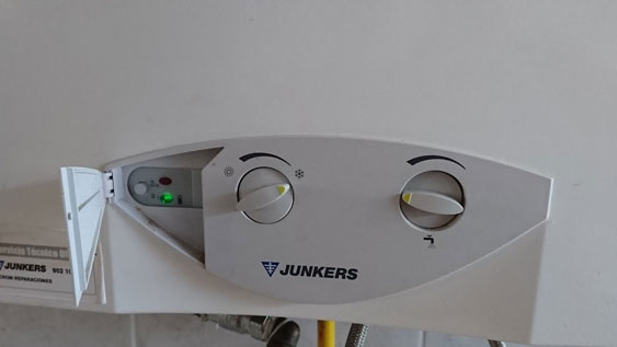 fama tubo respirador niebla Calentador Junkers no enciende ▷ Principales averías y errores
